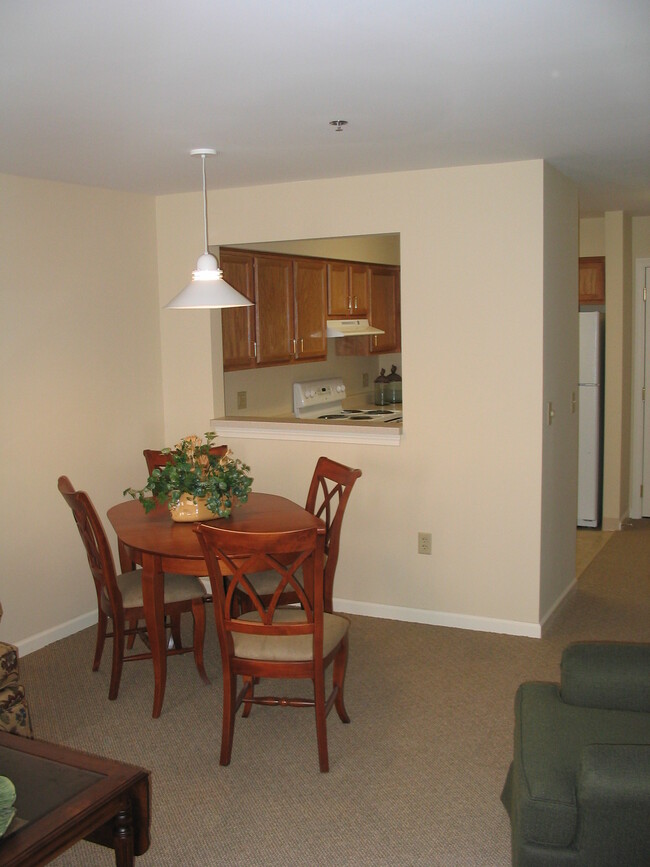 Dining Area - Sage Pond Place