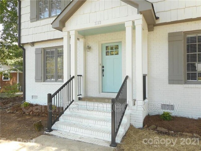 Foto del edificio - 7123 Rockledge Dr