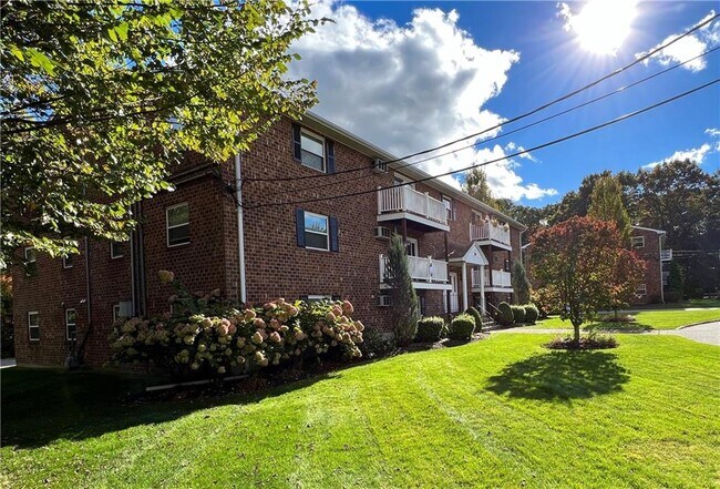 Foto del edificio - 395 Mendon Rd