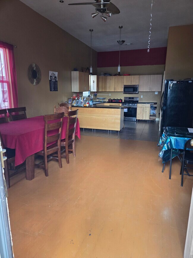 Foto del edificio - 1821 Peniston St