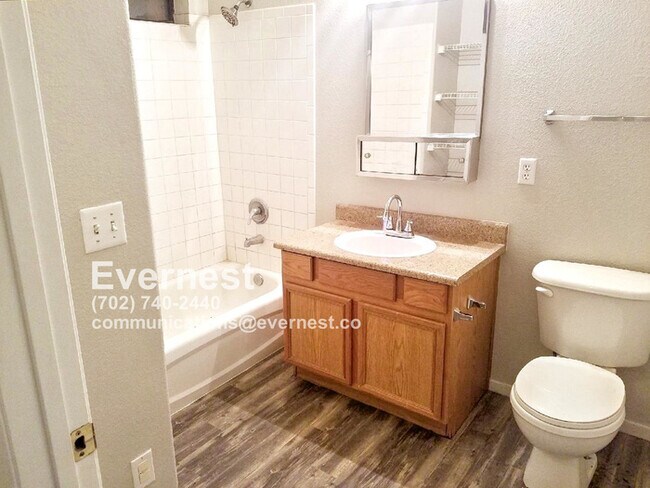 Building Photo - Charming 2-Bedroom Home with Modern Applia...