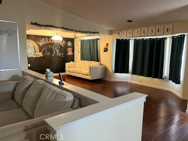 Foto del edificio - 7653 Phelan Rd