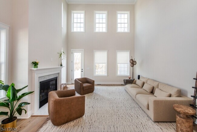 Building Photo - 37 Hillandale Dr