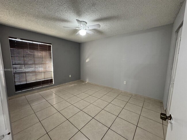 Foto del edificio - 7101 Miami Lakes Dr