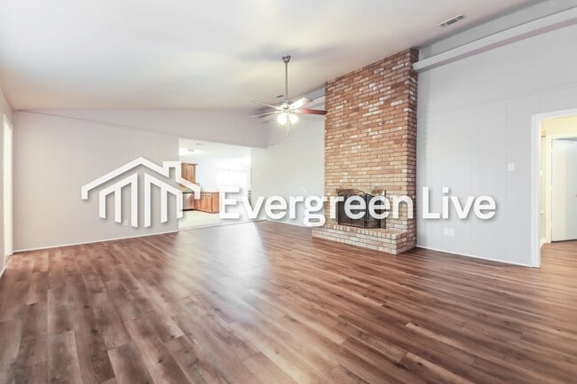 Building Photo - 2413 Golden Willow Ln