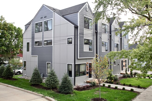 Building Photo - 143 Hill St