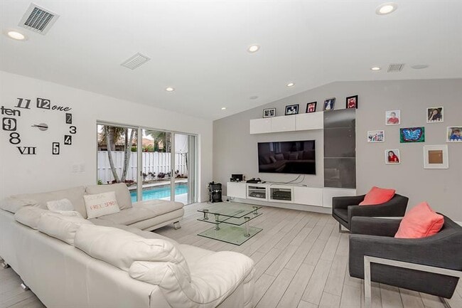 Foto del edificio - 16931 SW 5th Ct