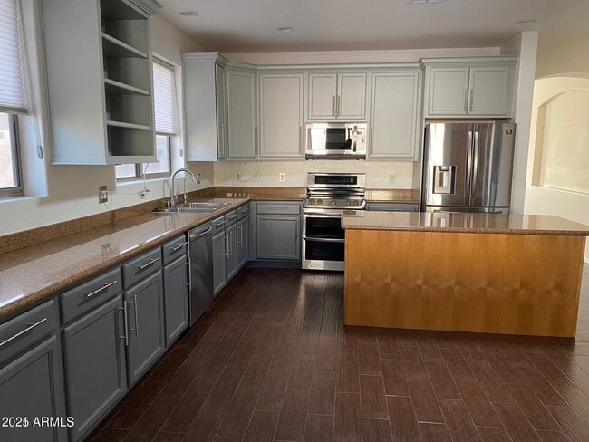 Foto del edificio - 3528 E Hampton Ln