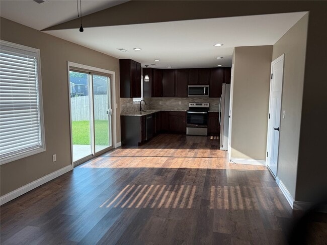 Building Photo - 1118 Baseball Dr