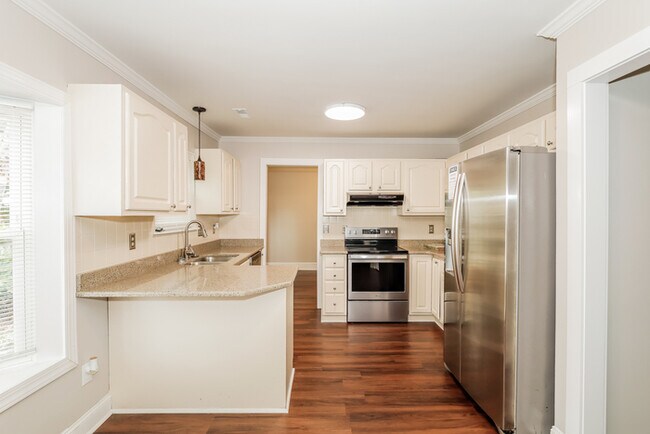 Foto del edificio - 9907 Fairway Ridge Rd