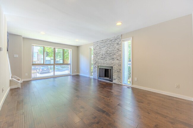 Foto del edificio - 6023 Forrest Hollow Ln