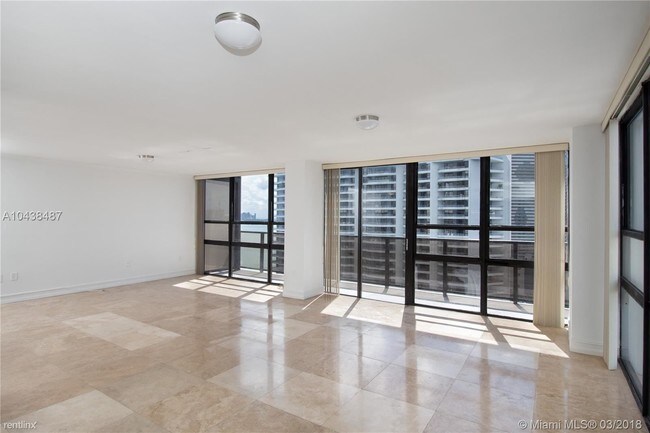 Foto del edificio - 600 NE 36th St