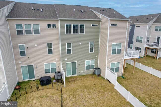 Foto del edificio - 345 Andrew Ct