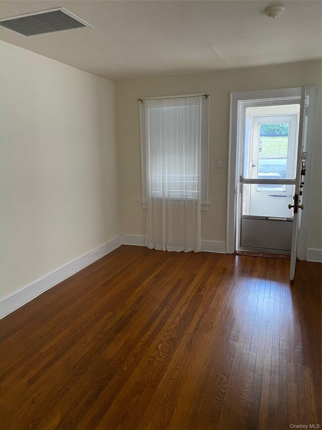 Building Photo - 7 Chestnut St