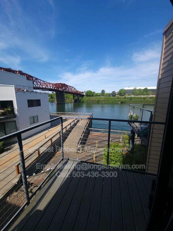 Foto del edificio - 930 NW Naito Pkwy