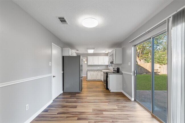 Foto del edificio - 2335 Trail Wood Ln