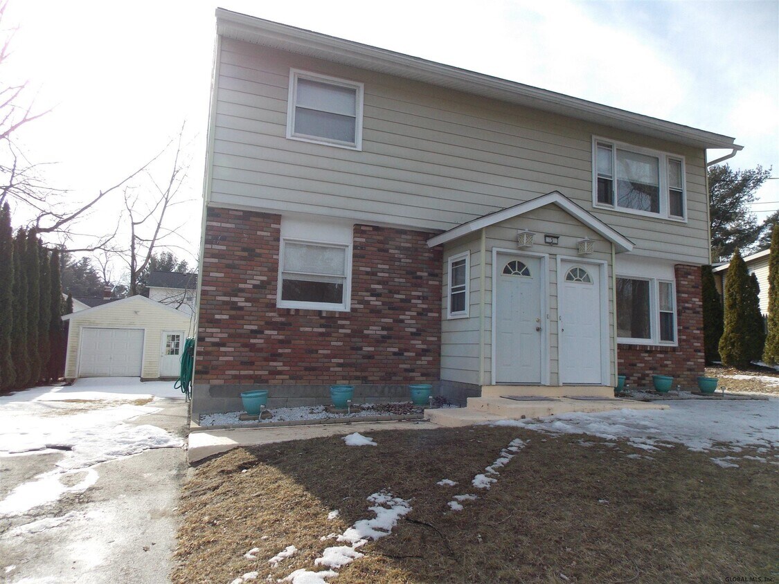 3 Deer Path Dr Unit Duplex, 1st Floor, Albany, NY 12205 Room for Rent