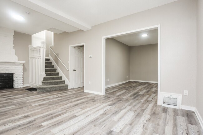 Building Photo - 3044 E 32 St