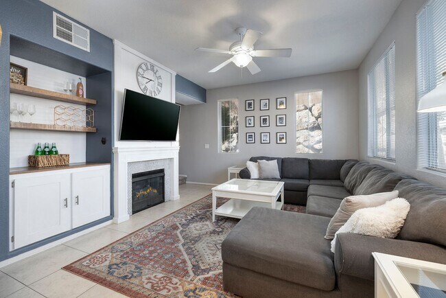 Building Photo - FULLY FURNISHED 2 BEDROOM CONDO IN THE NW ...