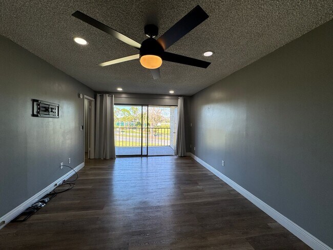 Foto del edificio - Spacious 2-Bedroom, 2-Bath Condo in Guard-Gated Community