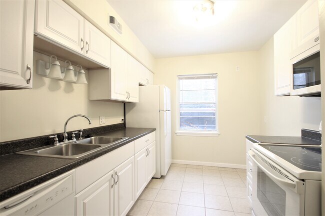 kitchen - 3518 California St