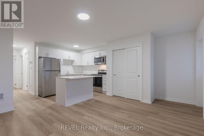 Building Photo - 35 Southworth St N