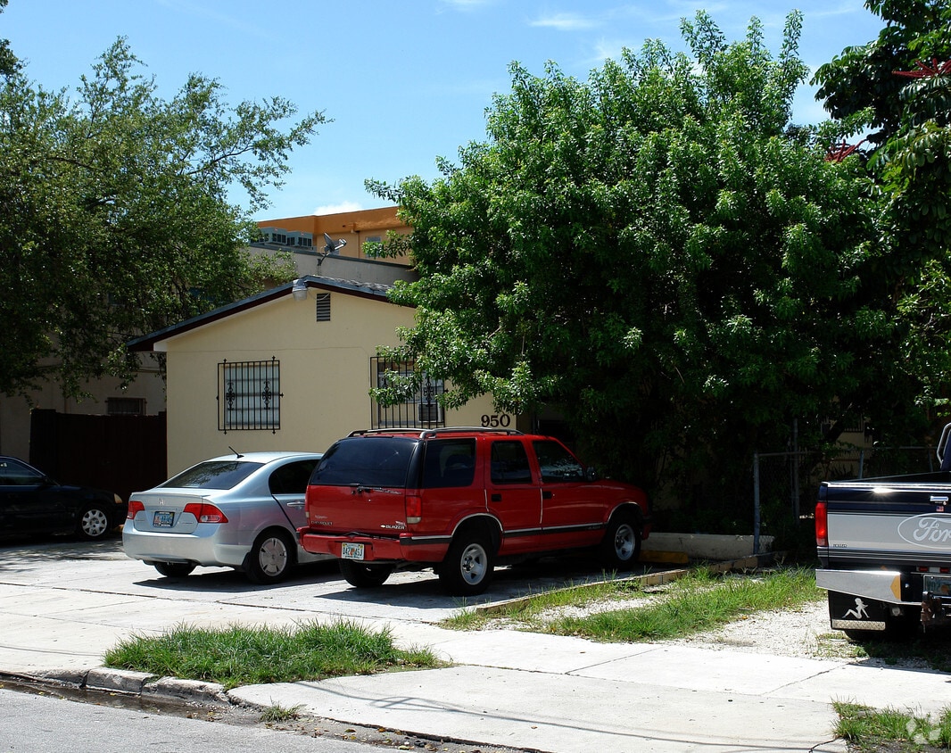 Building Photo - 950 NW 5th St