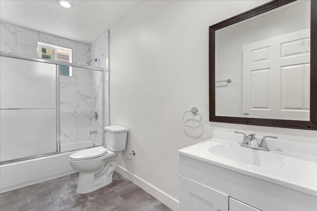 Foto del edificio - 835 E 33rd St