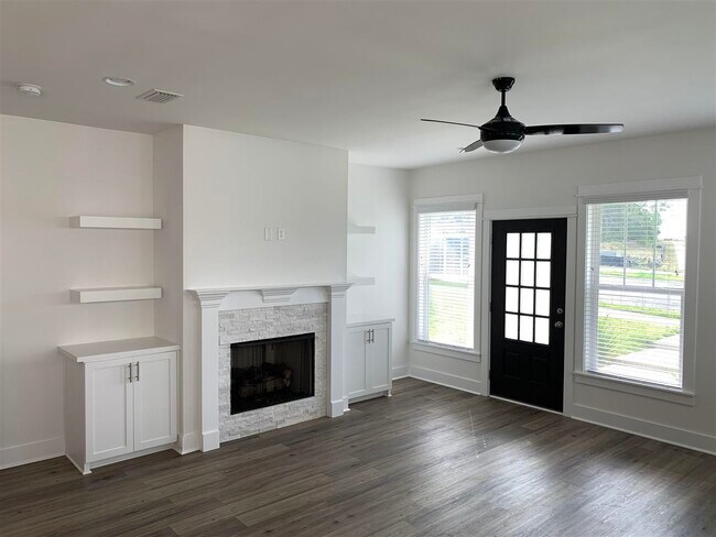 Building Photo - 2864 Crestline Rd