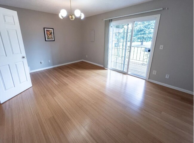 Building Photo - Townhome for Rent –Spacious, Modern, and B...