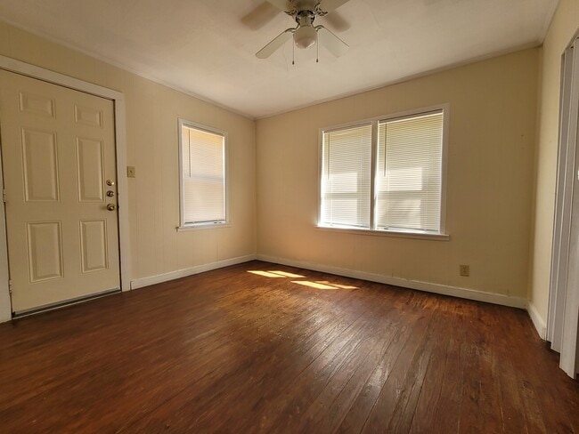 Building Photo - 2409 Avenue B