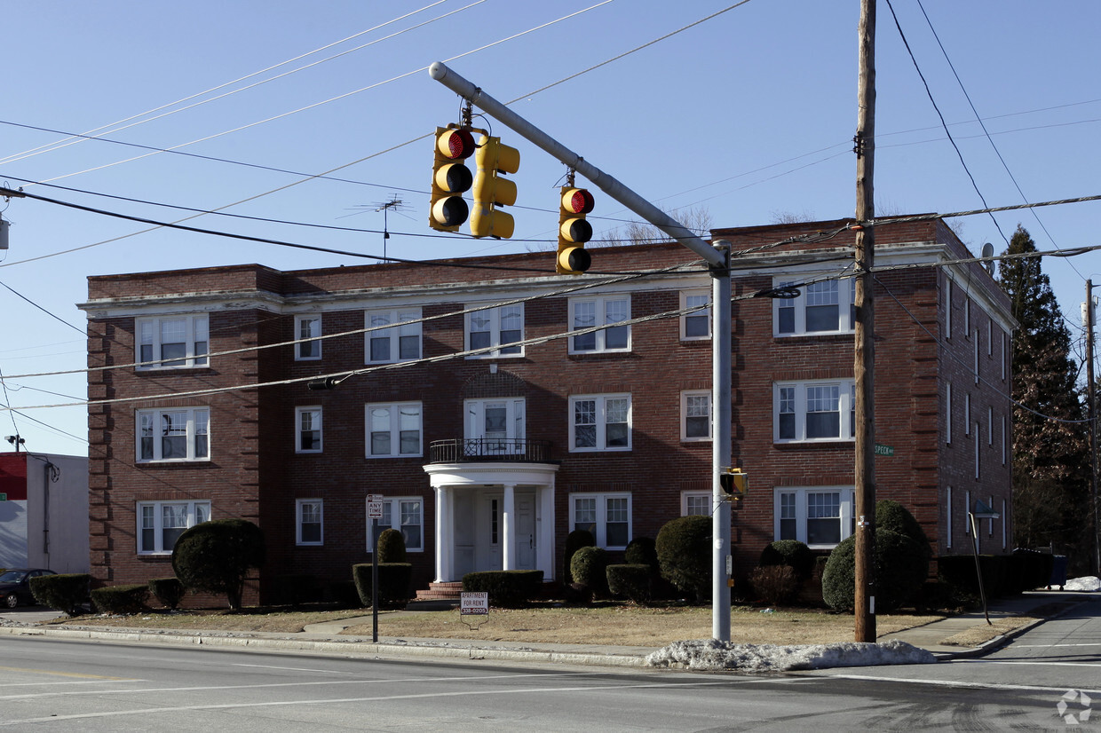 Building Photo - 501 Reservoir Ave