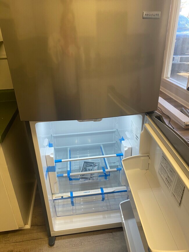 brand new fridge - 417 Lakeview Dr
