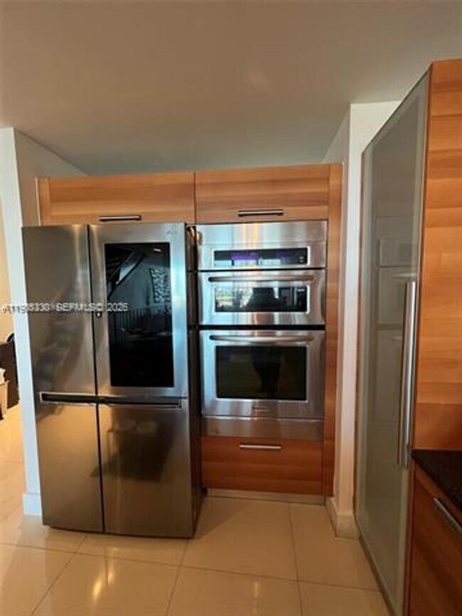 Foto del edificio - 2950 NE 188th St