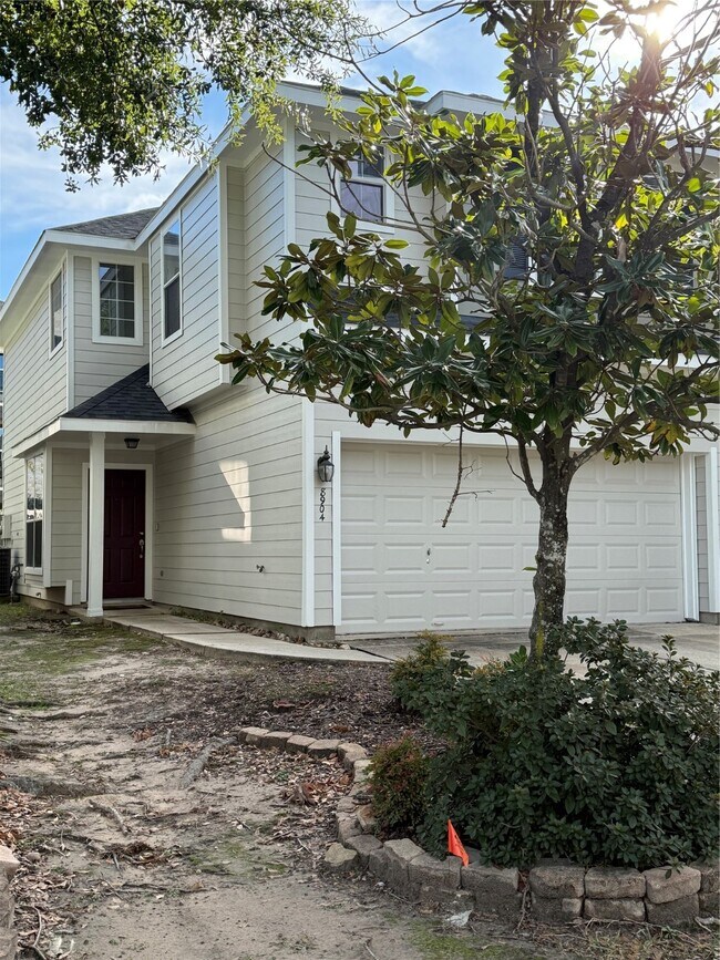 Foto del edificio - 8904 Elm Drake Ln