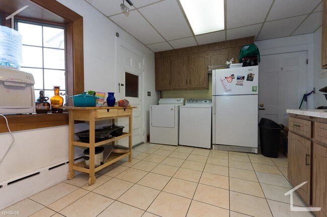 Foto del edificio - 4 br, 2 bath House - 26 Mapleton St # 2J