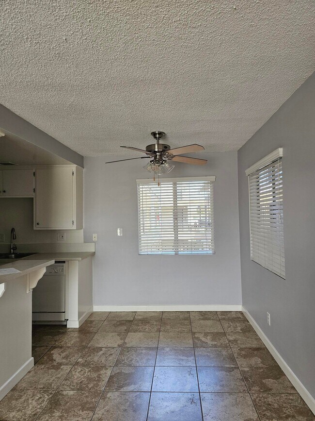 Foto del edificio - 20810 Amie Ave