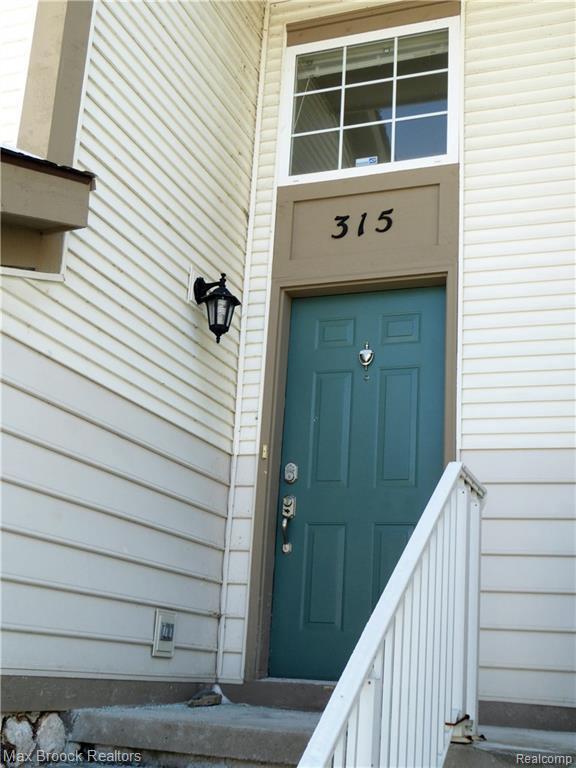 Building Photo - 315 Oak Ridge Dr