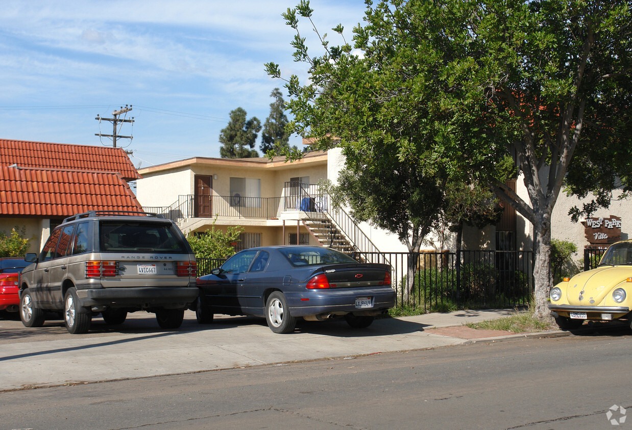 Building Photo - West Park Villa