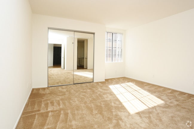 Bedroom - Encino Palms Apartments