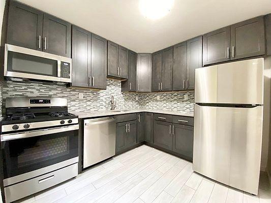 Foto principal - 2 bedroom in Bronx NY 10463