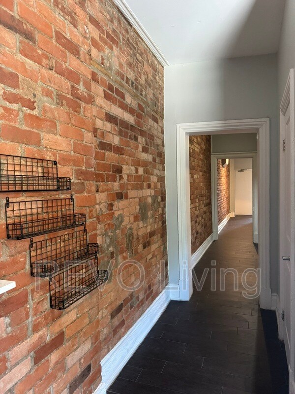 Photo du bâtiment - 477-477 King St E