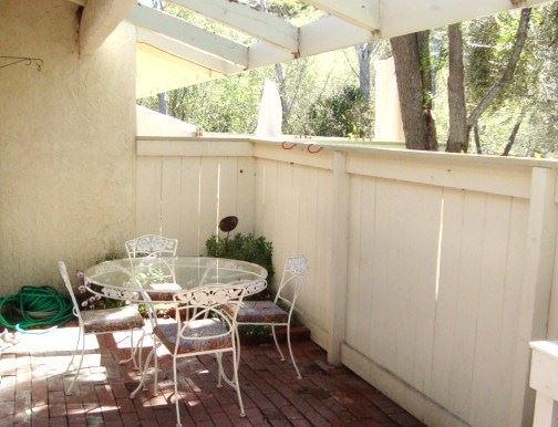 Foto del edificio - 2111 Village Ln