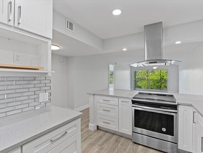 Foto del edificio - 3150 N Palm Aire Dr