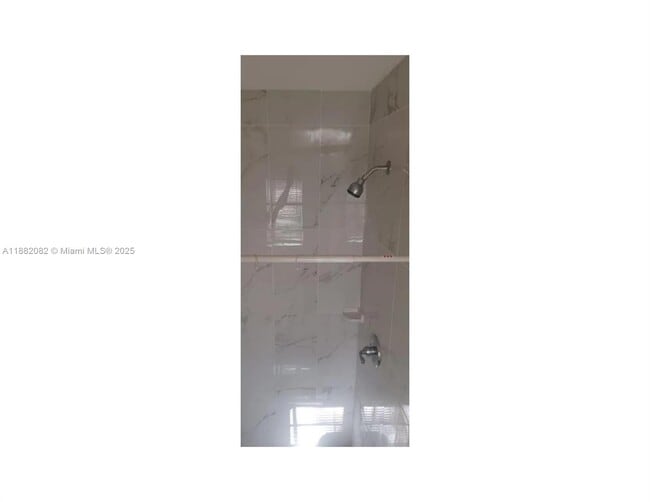 Foto del edificio - 1200 NE 110th St