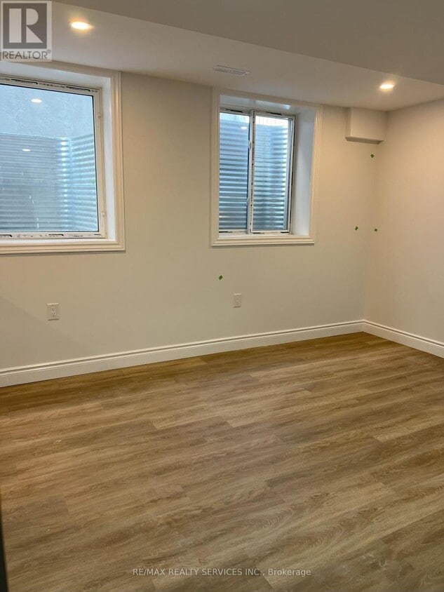 Primary Photo - 920 Tartan Ct