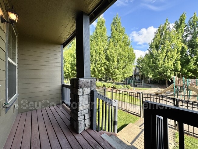 Building Photo - 1444 NE Redspire Ln