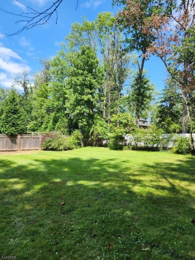 Foto del edificio - 23 Old Farm Rd