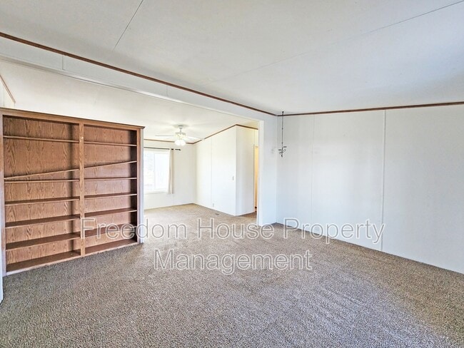 Building Photo - 1700 Keenan Way