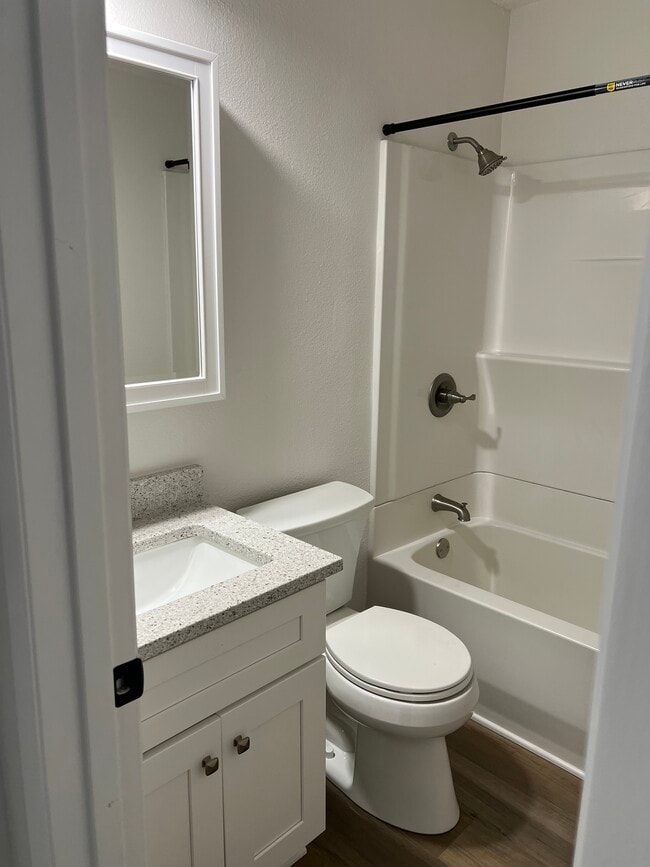 Foto del edificio - 5324 Jennifer Dr